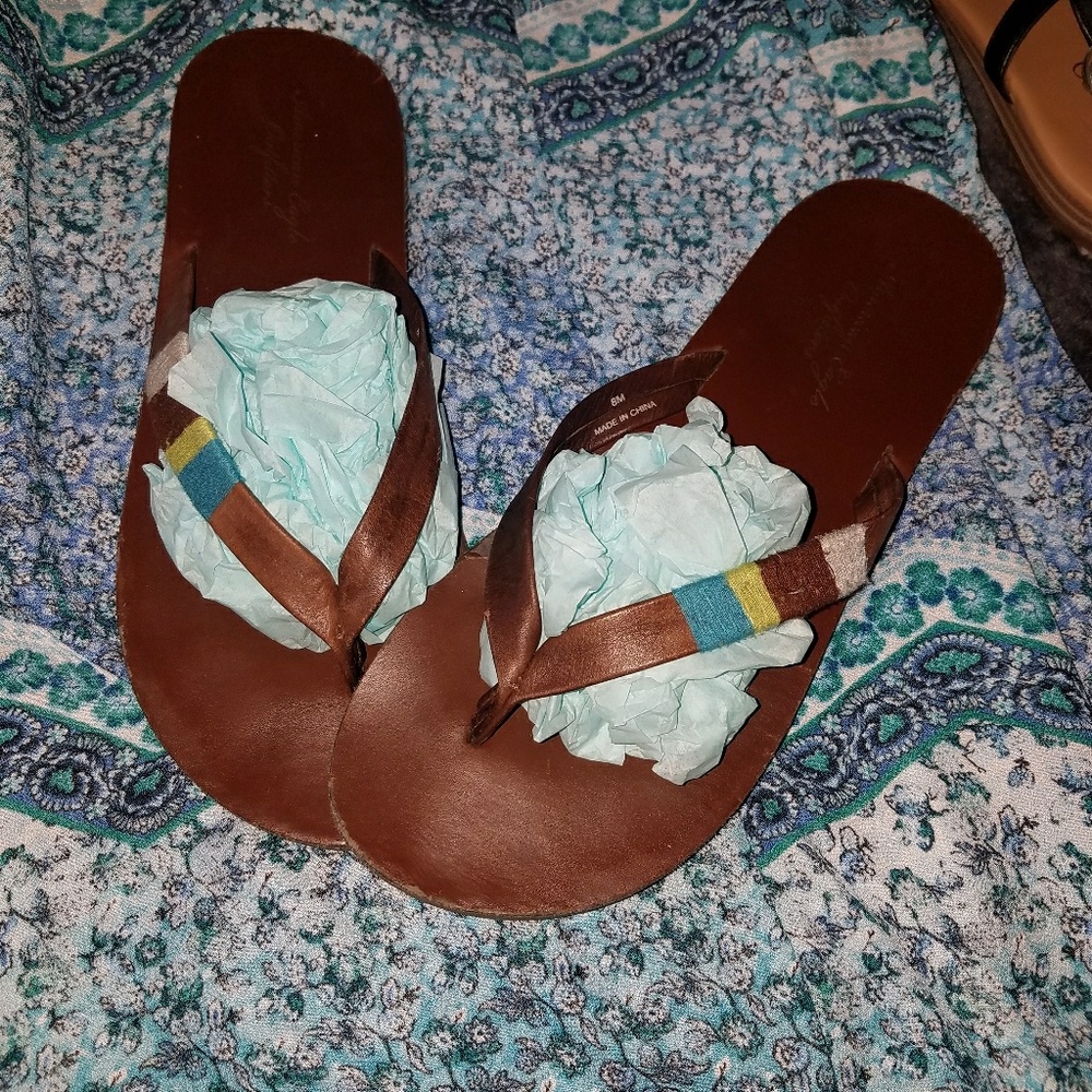 AMERICAN EAGLE FLIP FLOPS